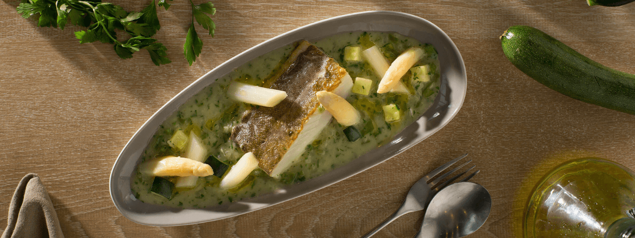 Bacalao en salsa verde con verduras